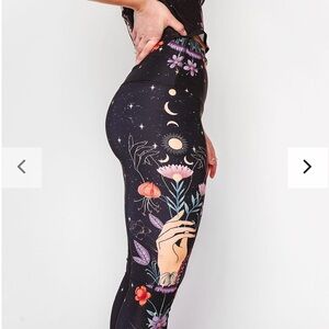 Floral Celestial Black crop Leggings